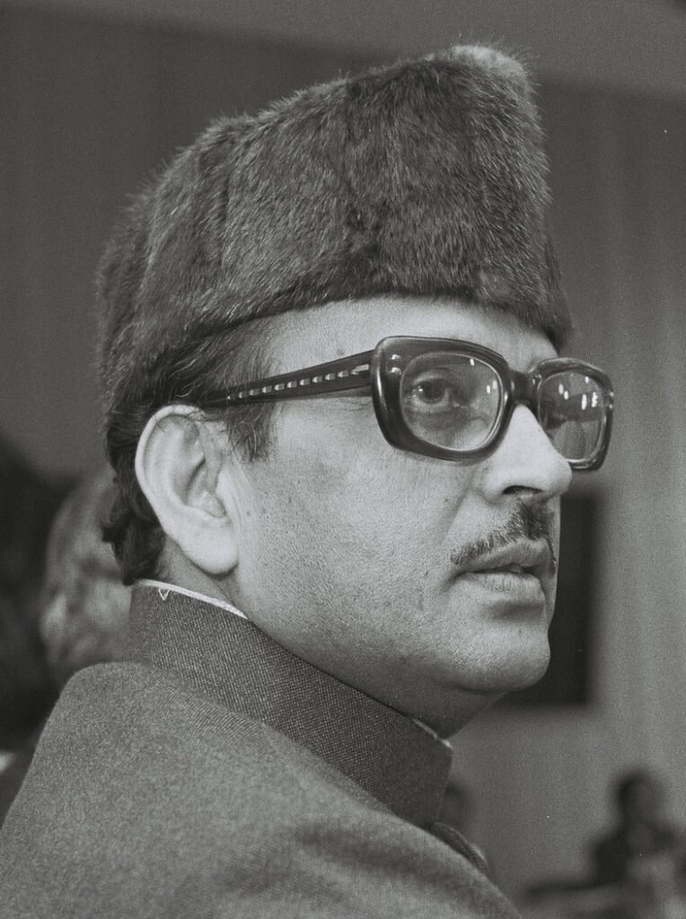 theatre-artist-template-repertoire-img-2 visit of vishwanath pratap singh, indian minister for trade, to the cec (cropped)